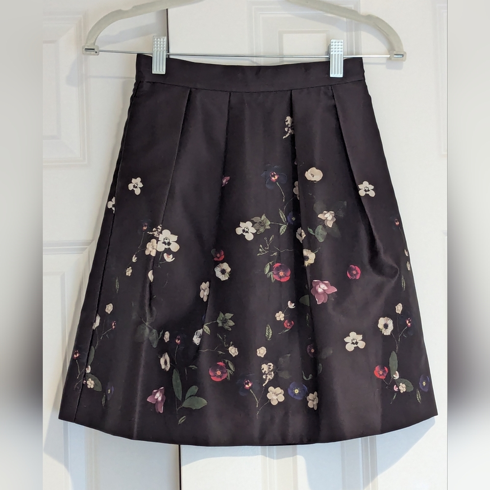 Satin floral print skirt